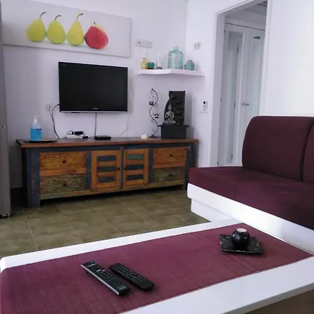 2 Calle Azucenas Apartamento
